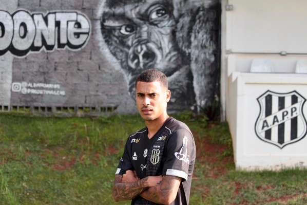 Foto: (Flickr Oficial Ponte Preta/Diego Almeida/PontePress) - Fabinho foi oficialmente apresentado pela Ponte no início desta semana