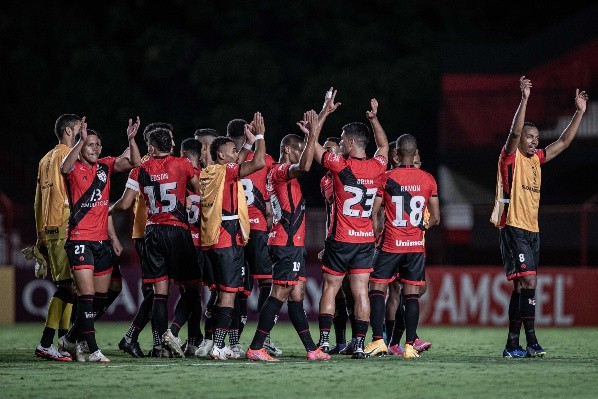 Foto: Heber Gomes/AGIF – Atlético Goianiense vem de boas temporadas e está saudável financeiramente