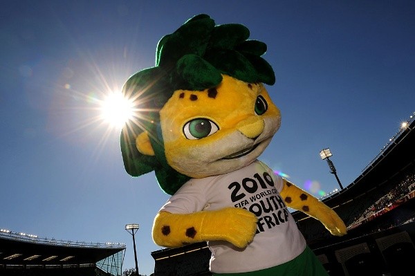 Clive Mason/Getty Images/ Zakumi, mascote da Copa do Mundo da África. 