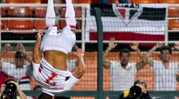 Foto: Rodrigo Coca / Agência Estado - Lucas comemorando gol da goleado por 5 a 0 Foto: Rodrigo Coca / Agência Estado - Lucas comemorando gol da goleado por 5 a 0