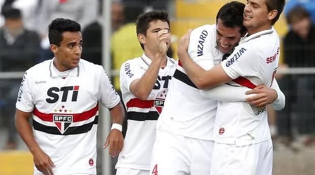 Foto: Agência EFE - SPFC comemorando empate Foto: Agência EFE - SPFC comemorando empate