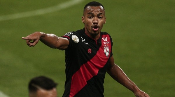 Marlon Freitas tem contrato com o Atlético-GO até dezembro (Foto: Ettore Chiereguini/AGIF)