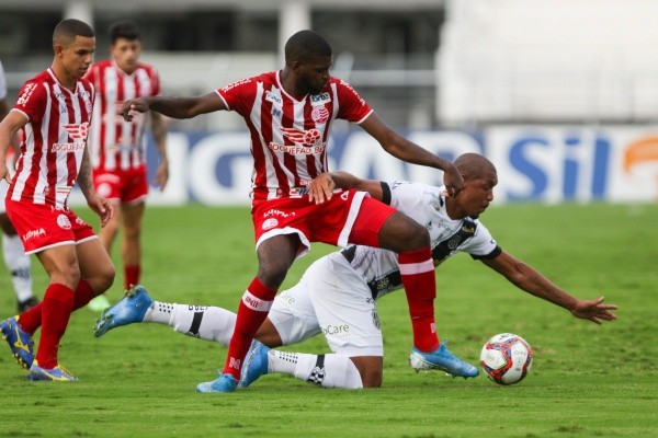 Foto: Rogério Capela/AGIF – Zagueiro defendeu o Náutico entre 2017 e 2022