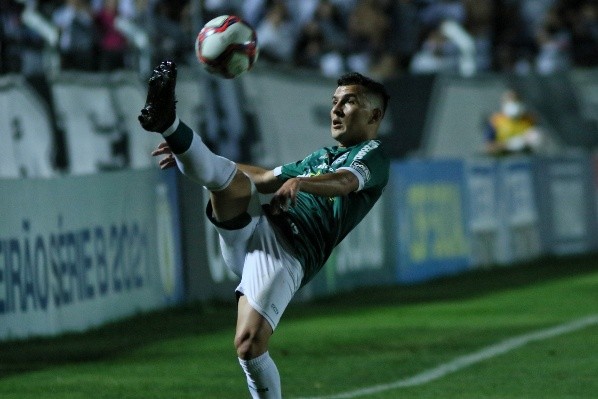 Foto: (Joao Vitor Rezende Borba/AGIF) - Correndo por fora na disputa por uma vaga entre os titulares, Dadá Belmonte disputou 36 jogos, marcou três gols e concedeu quatro assistências pelo Goiás na Série B 2021