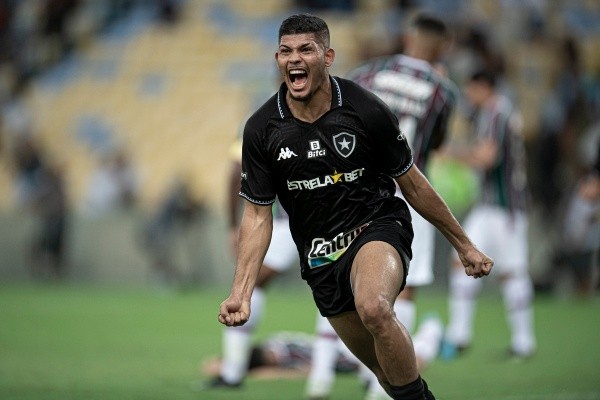 Foto: Jorge Rodrigues/AGIF – Erison marcou duas vezes contra o Fluminense e foi elogiado pelo novo treinador