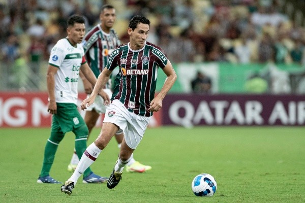 Foto: (Jorge Rodrigues/AGIF) - PH Ganso foi titular no Fluminense contra o Oriente Petrolero, da Bolívia, na última quarta (6), e foi elogiado pela torcida tricolor