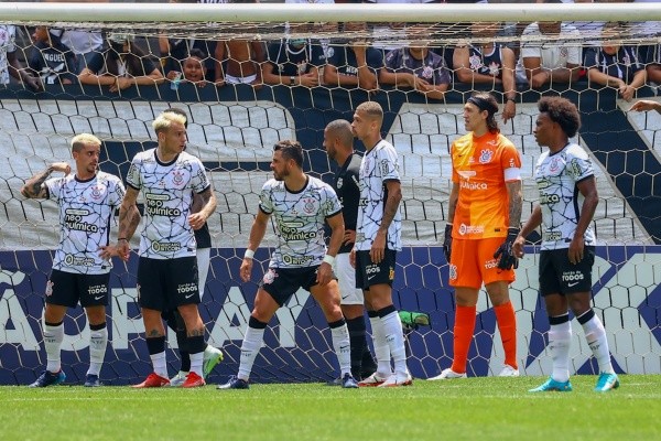  Marcello Zambrana/AGIF/ Corinthians em campo. 