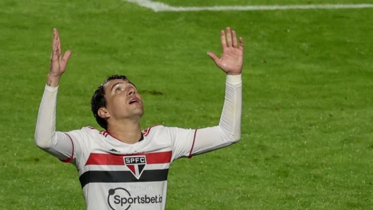 Marcello Zambrana/AGIF/ Pablo comemorando gol no São Paulo. 