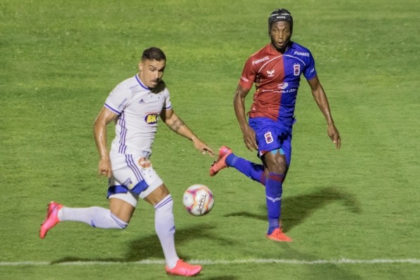 Foto: Robson Mafra/AGIF – Potkker rescindiu com o Cruzeiro e deve fechar com o Avaí