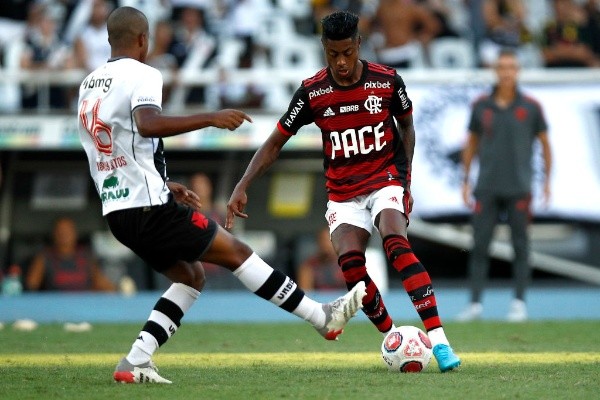 Buda Mendes/Getty Images/ Bruno Henrique em campo contra o Vasco. 
