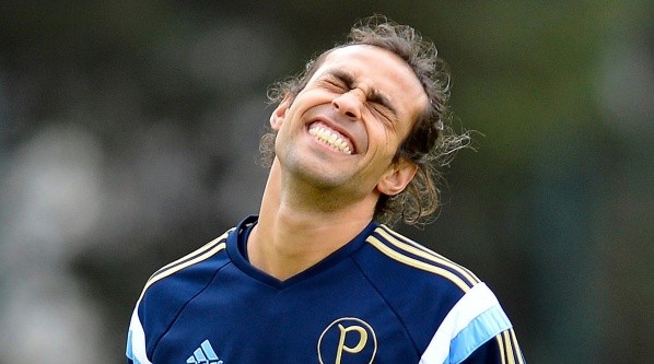 SAO PAULO - SP - 08/08/2014 - TREINO DO PALMEIRAS - Valdivia durante treino do Palmeiras no CT Academia de Futebol. Foto: Mauro Horita/AGIF-TREINO DO PALMEIRAS