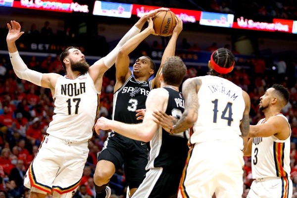 Sean Gardner/Getty Images/ Pelicansderrotam Spurs no NBA Play-In e avançam na briga pela última vaga nos playosffs. 