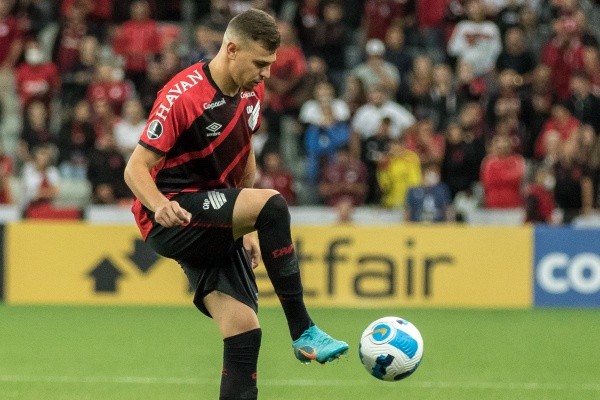 Foto: Robson Mafra/AGIF – Athletico quer comprar Hugo Moura em definitivo