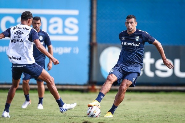 Foto: (Lucas Uebel/Grêmio FBPA) - Diego Souza participou da atividade coletiva do Grêmio neste sábado (16) Foto: (Lucas Uebel/Grêmio FBPA) - Diego Souza participou da atividade coletiva do Grêmio neste sábado (16)