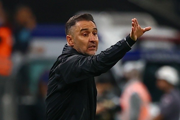 Foto: (Marcello Zambrana/AGIF) - Vítor Pereira vinha escalando Róger Guedes como centroavante