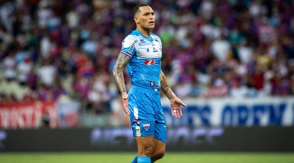 Titi é capitão do Fortaleza (Foto: Pedro Chaves/AGIF)