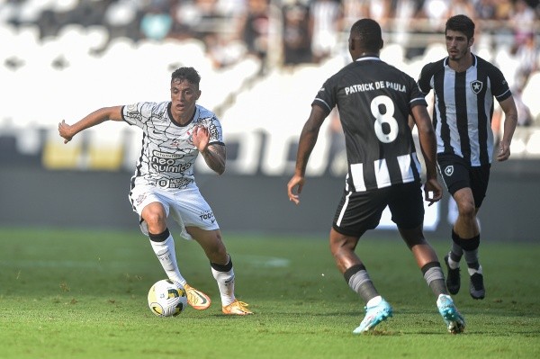 Thiago Ribeiro/AGIF/ Botafogo na estreia do Campeonato Brasileiro. 