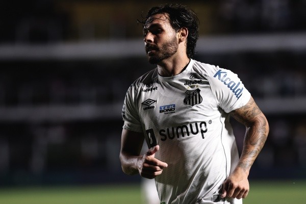 Ettore Chiereguini/AGIF/ Goulart ficou de fora da vitória do Santos no último fim de semana. 