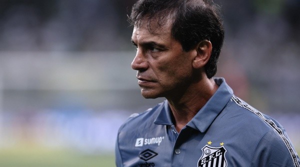 Bustos ''definiu'' seus preferidos no sistema defensivo do Santos (Foto: Ettore Chiereguini/AGIF)