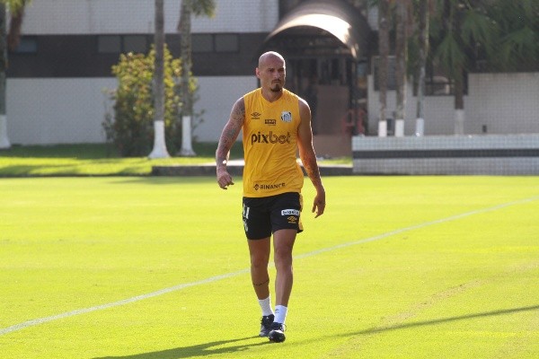 Foto:Fernanda Luz/AGIF | Maicon assume liderança no Santos