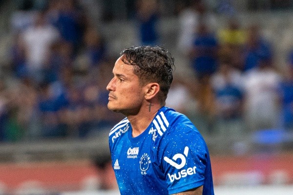 Foto: (Alessandra Torres/AGIF) - Artilheiro do Cruzeiro na temporada, Edu segue barrado pelo departamento médico celeste
