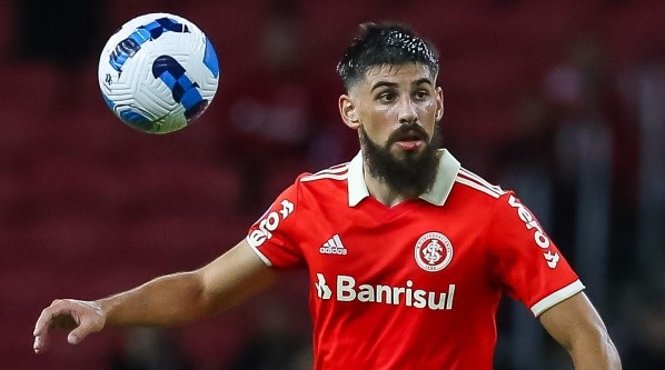 Bruno Méndez tem contrato com o Inter até julho (Foto: Pedro H. Tesch/AGIF)
