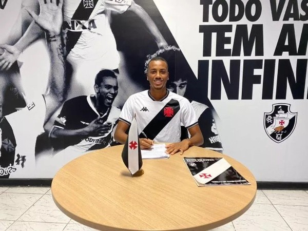 Matheus Babo/Vasco/ '40 milhões de euros'; Torcedores do Vasco comentam multa rescisória de jovem que assinou contrato profissional. 