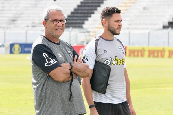 Foto: (Flickr Oficial Ponte Preta/Diego Almeida/PontePress) - Lucca é um dos homens de confiança de Hélio dos Anjos na Ponte Preta
