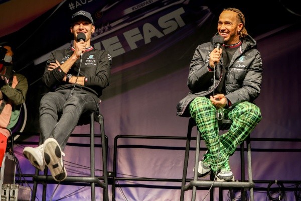 Peter J Fox/Getty Images/ George Russell e Lewis Hamilton.  