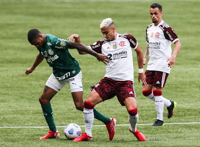 Alexandre Schneider/Getty Images/ Flamengo e Palmeiras em campo. 