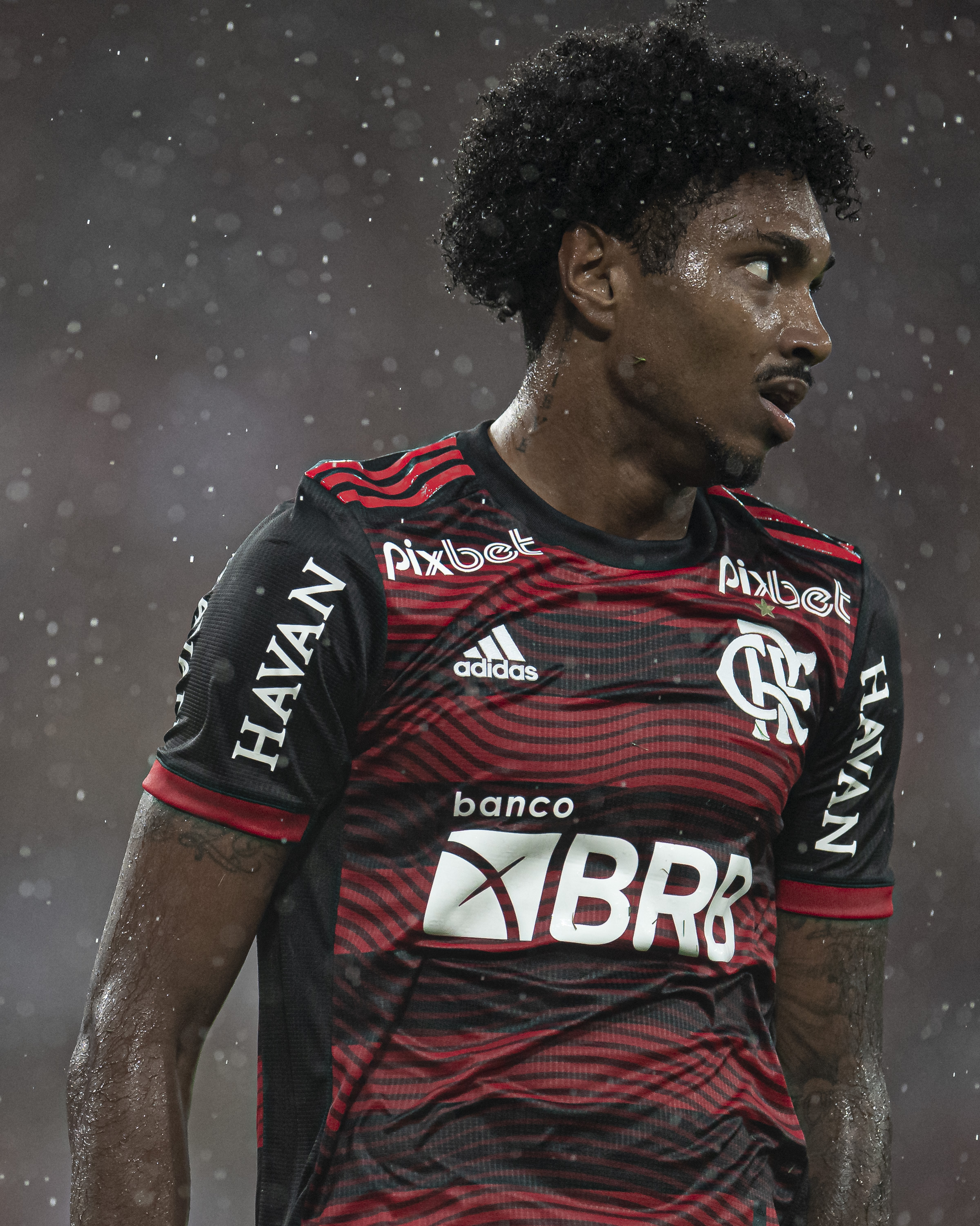 Vitinho era um dos jogadores queridos por Rogério Ceni no Flamengo (Foto: Jorge Rodrigues/AGIF)