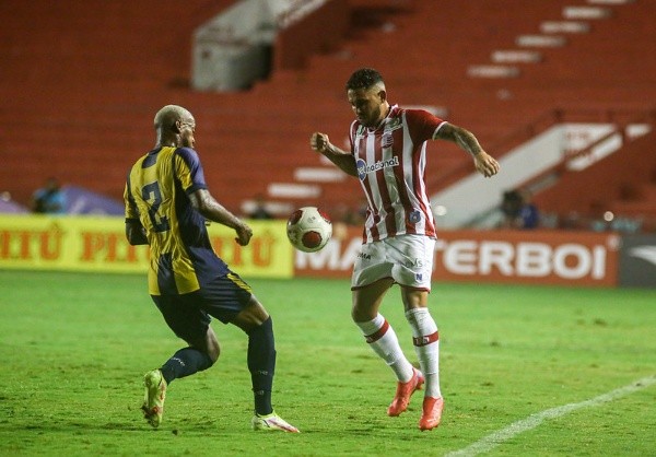  Tiago Caldas/CNC/ Náutico e Retrô tem duelo equilibrado e polêmico em histórico do confronto; times fazem à final do Campeonato Pernambucano. 
