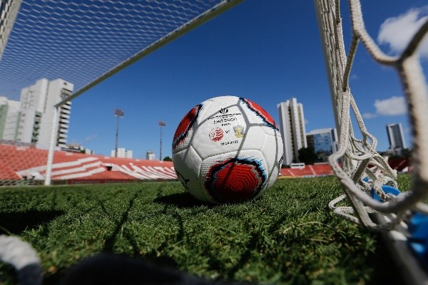Paulo Paiva/AGIF/ Náutico e Retrô tem duelo equilibrado e polêmico em histórico do confronto; times fazem à final do Campeonato Pernambucano. 