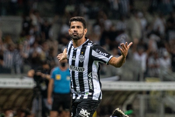 Foto:Alessandra Torres/AGIF | Diego Costa é a bola da vez no CT Parque do Gigante