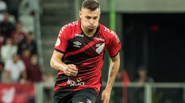 Hugo Moura ficou de fora da lista de relacionados (Foto: Robson Mafra/AGIF)