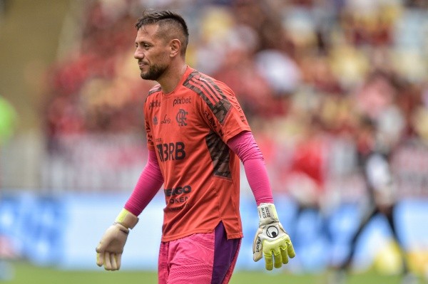 Diego Alves tem contrato com o Flamengo até o fim do ano (Foto: Thiago Ribeiro/AGIF)