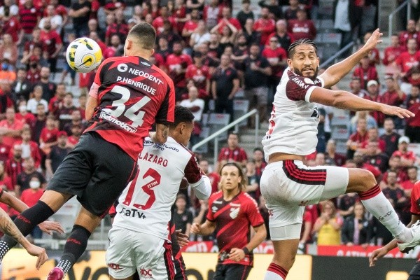 ( Foto: Robson Mafra/AGIF)