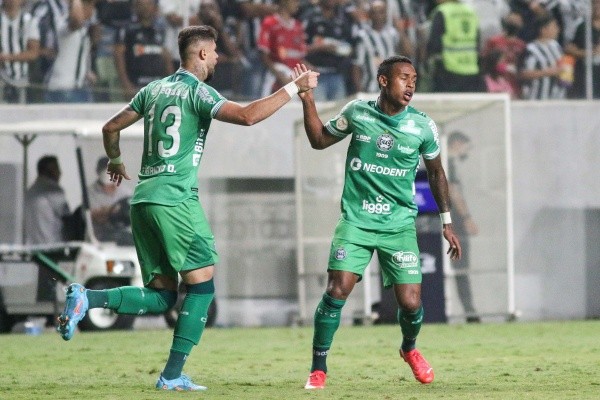 Foto: (Fernando Moreno/AGIF) - Igor Paixão fez questão de dividir os méritos de sua boa fase no Coritiba