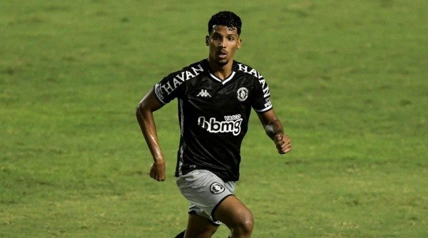 Laranjeira atuou em cinco partidas no Vasco nesta temporada (Foto: Thiago Ribeiro/AGIF)