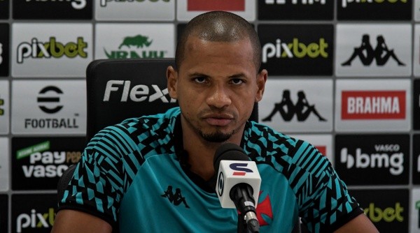 Edimar tem sido titular no time do Vasco (Foto: Thiago Ribeiro/AGIF)