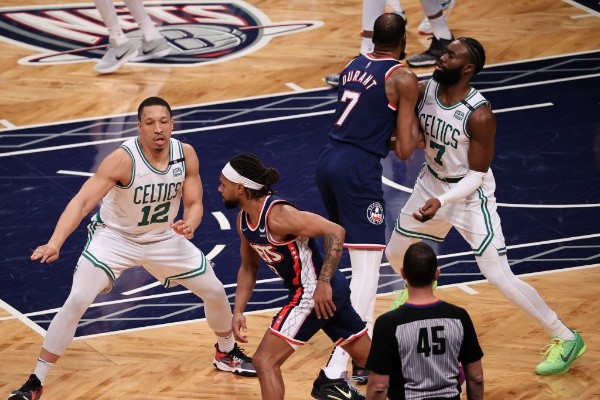 Tayfun Coskun/Anadolu Agency via Getty Images/ Celtics faz 4 a 0 na série contra os Nets, com mais uma ótima vitória em Nova York.  