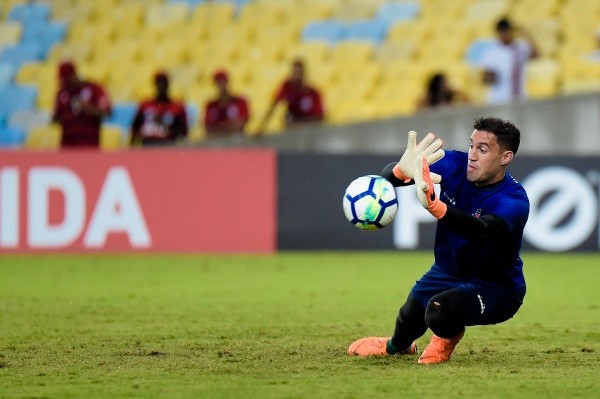 Foto:Thiago Ribeiro/AGIF | Martín Silva vira assunto após pênalti defendido no Libertad