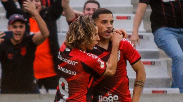 Terans é pedido como ''falso 9'' no Athletico (Foto: Gabriel Machado/AGIF)