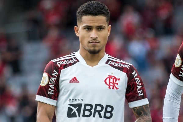 Foto: Robson Mafra/AGIF- João Gomes é monitorado pelo Atlético de Simeone, segundo youtuber rubro-negro