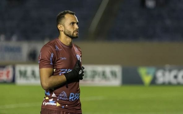 Ricardo Chicarelli/Londrina EC. O Goleiro Victor Souza chegou em março ao Londrina e conquistou a vaga de titular na equipe