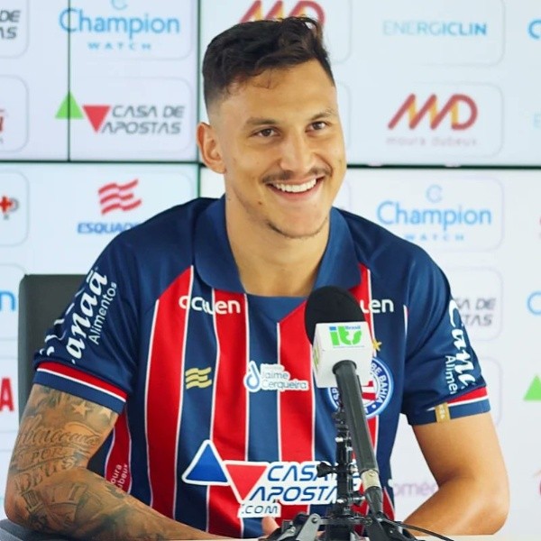 Foto: (Twitter Oficial Bahia/Felipe Oliveira/EC Bahia) - Desejado pela Ponte Preta, Warley foi oficialmente apresentado pelo Bahia nesta quarta (27)
