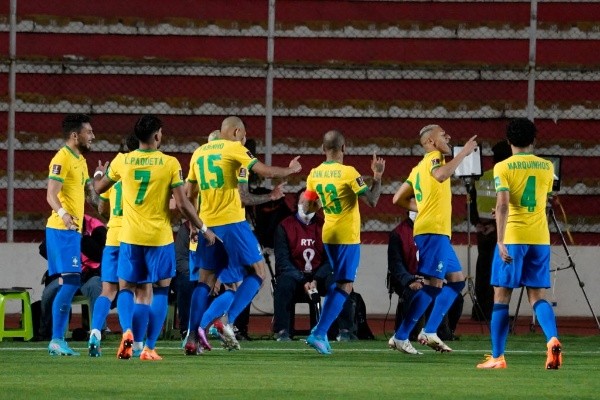 Javier Mamani/Getty Images/ Seleção brasileira comemorando gol pelas Eliminatórias. 