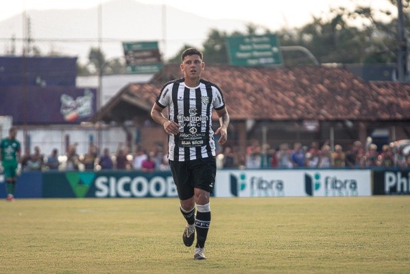 Foto: (Flickr Oficial Figueirense/Patrick Floriani/FFC) - Patrick só deve voltar a entrar em campo pelo Figueirense em meados de junho