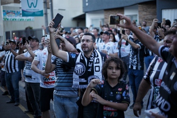 Foto: (Joao Vitor Rezende Borba/AGIF) - A torcida do Operário foi elogiada por Claudinei Oliveira