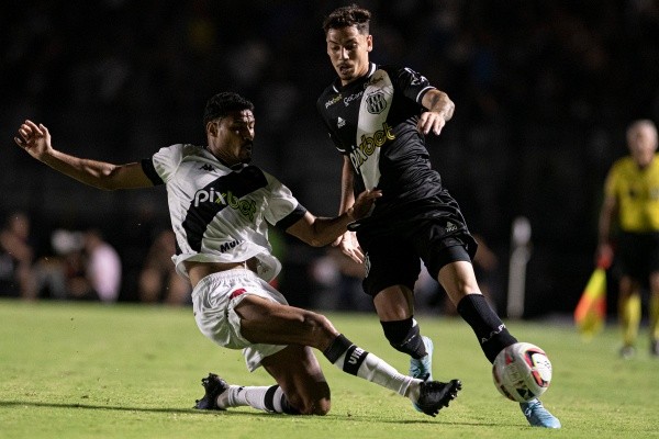  Jorge Rodrigues/AGIF/ Ponte Preta e Vasco em campo pela Série B do Brasileirão. 